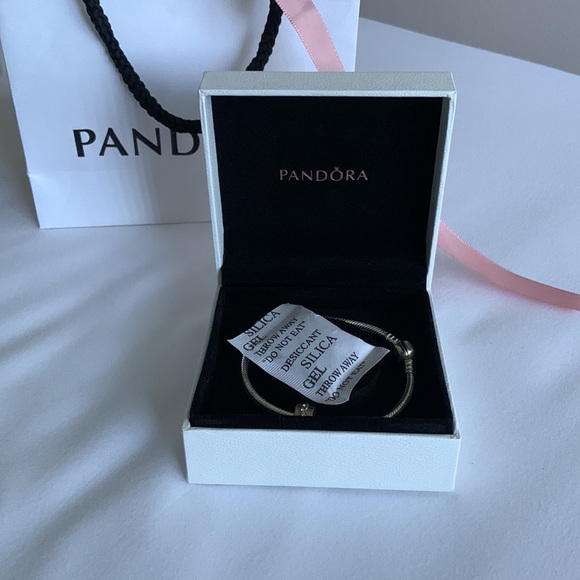 Pandora starter bracelet with stopper charms - Picture 5 of 5